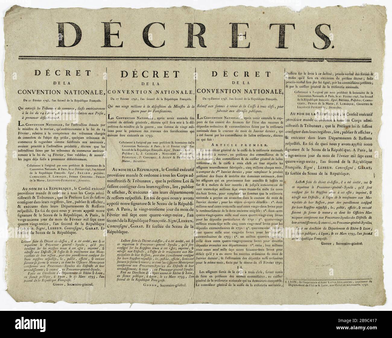 DEKRETE. VERORDNUNG DES NATIONALEN ÜBEREINKOMMENS vom 21. Februar 173, dem zweiten Jahr der französischen Republik. Wer autorisiert die Handelsgerichte, die vor dem Gesetz vom 14. Februar beschlagnahmt wurden, Verfahren, die Verkaufsstellen in einer endgültigen Entscheidung betreffen. Décret de la Convention nationale. Typographie, 171. Paris, musée Carnavalet. Stockfoto
