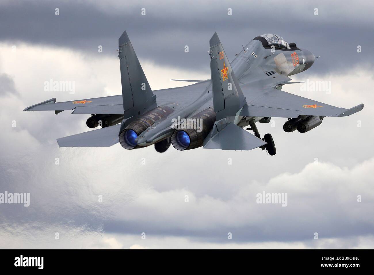 Su-30SM Strahlflugzeug der kasachischen Luftwaffe gestartet. Stockfoto