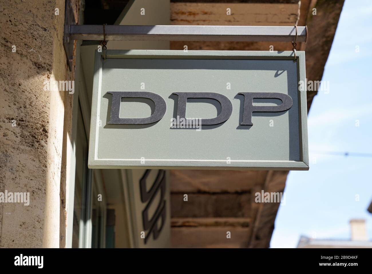 Bordeaux, Aquitanien / Frankreich - 09 18 2019 : Zeichenladen DDP exklusiv femininer Laden bereit, um den Hauptsitz der Marke in Bordeaux Frankreich zu tragen Stockfoto