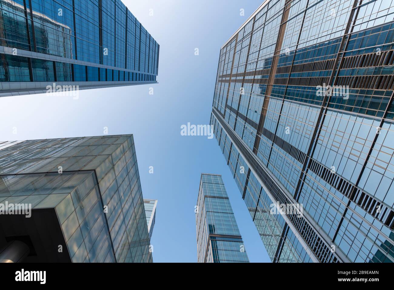Moderne Gebäude gegen den Himmel Stockfoto
