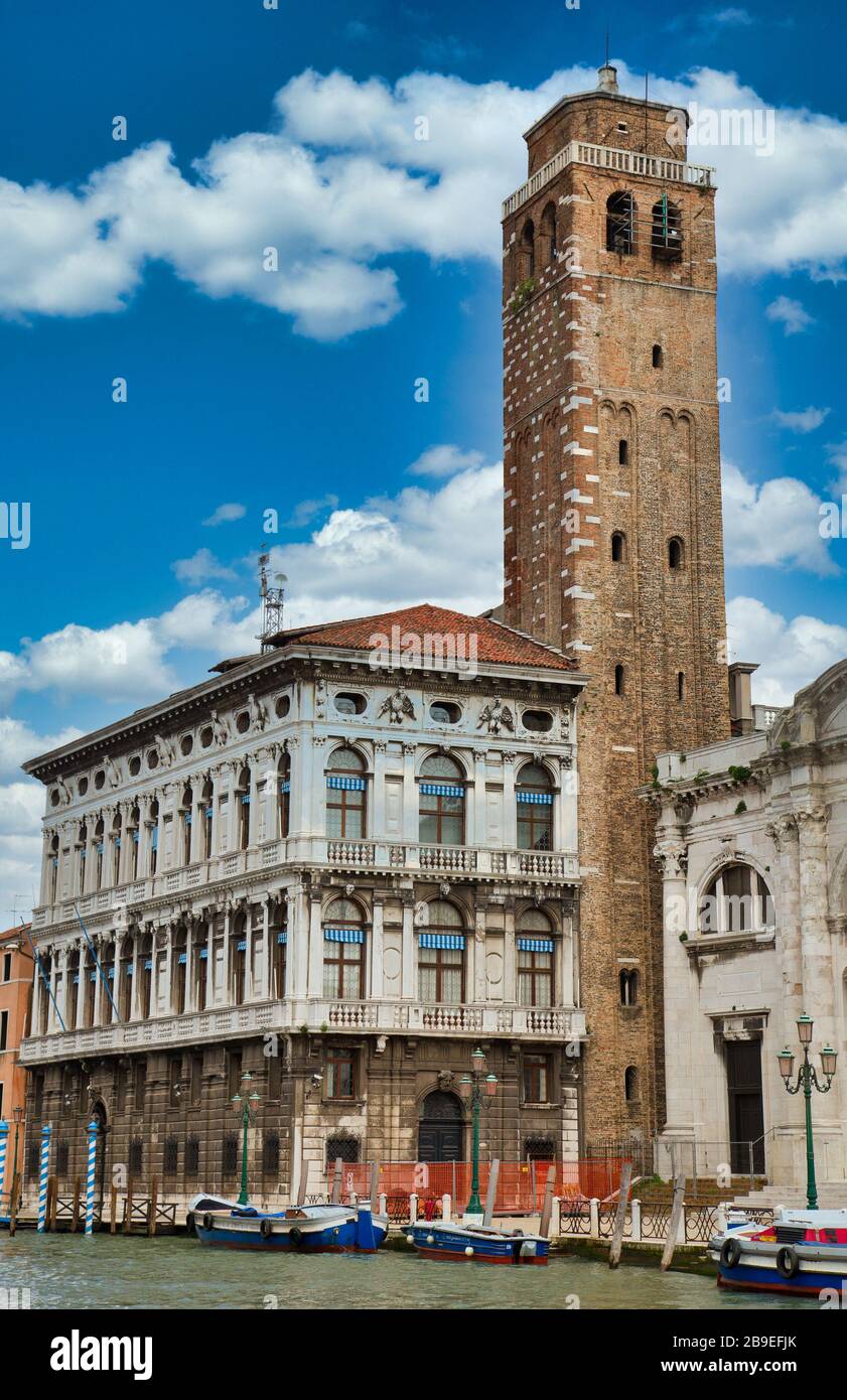 Bel Tower im Venedig-Gebäude Stockfoto