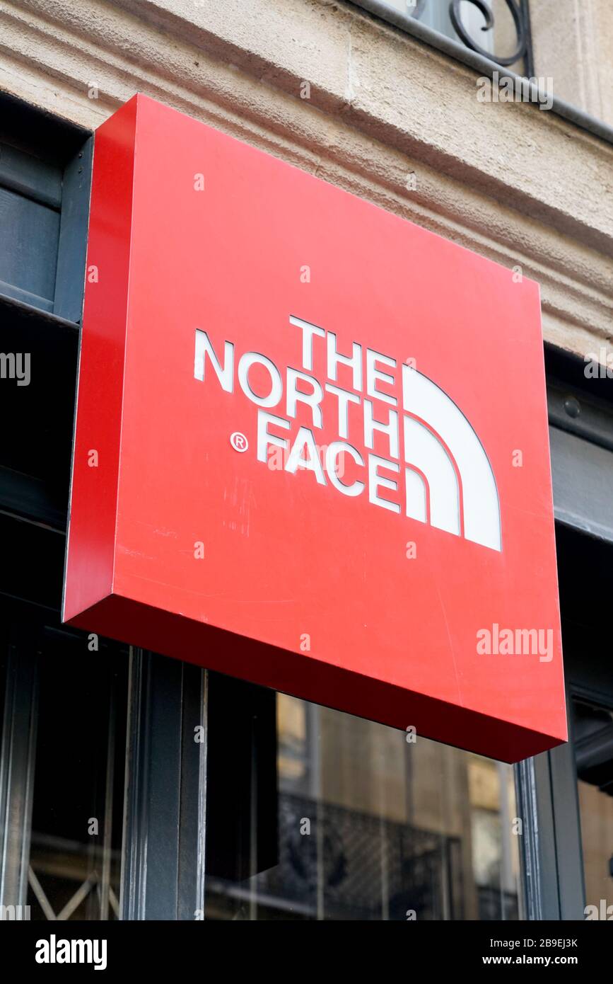 Bordeaux, Aquitanien/Frankreich - 10 02 2019: Unterschreiben Sie das North Face Logo Retail Store Exterior Stockfoto