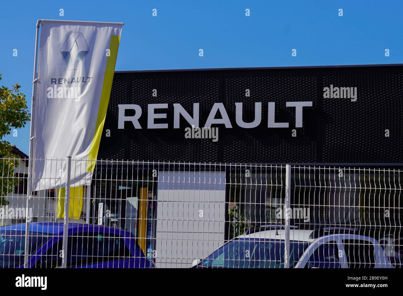 Bordeaux, Aquitanien/Frankreich - 10 17 2019 : Renault Shop Händler Händler Händler Händler Auto Flaggenzeichen Logo in frankreich Stockfoto
