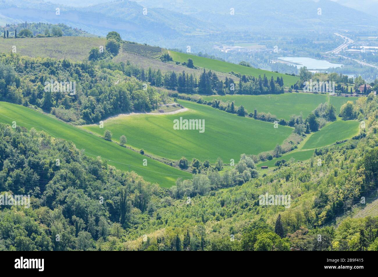 Die Hügel um Bologna sind vom Hügel Monte della Guardia aus zu sehen Stockfoto