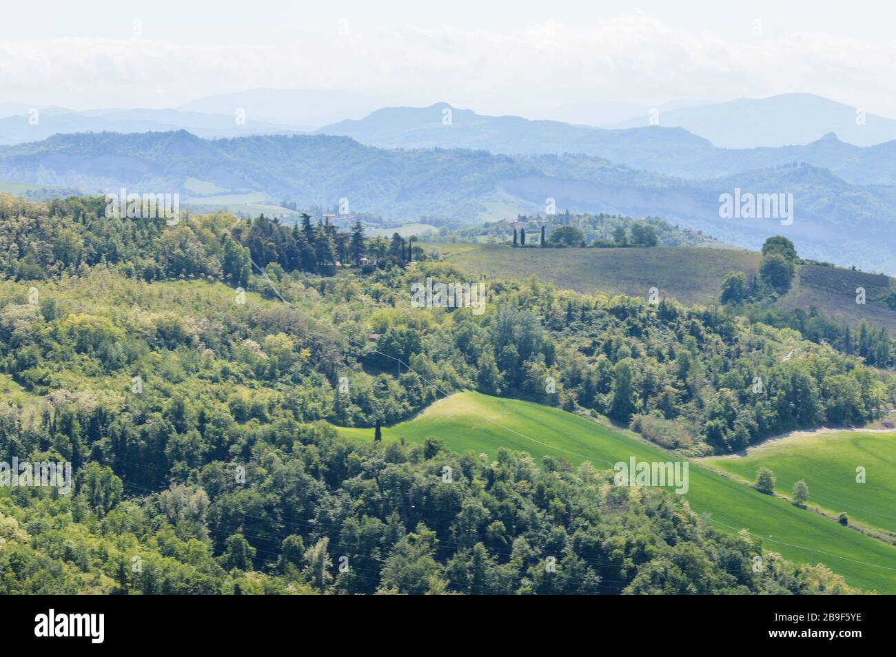 Die Hügel um Bologna sind vom Hügel Monte della Guardia aus zu sehen Stockfoto