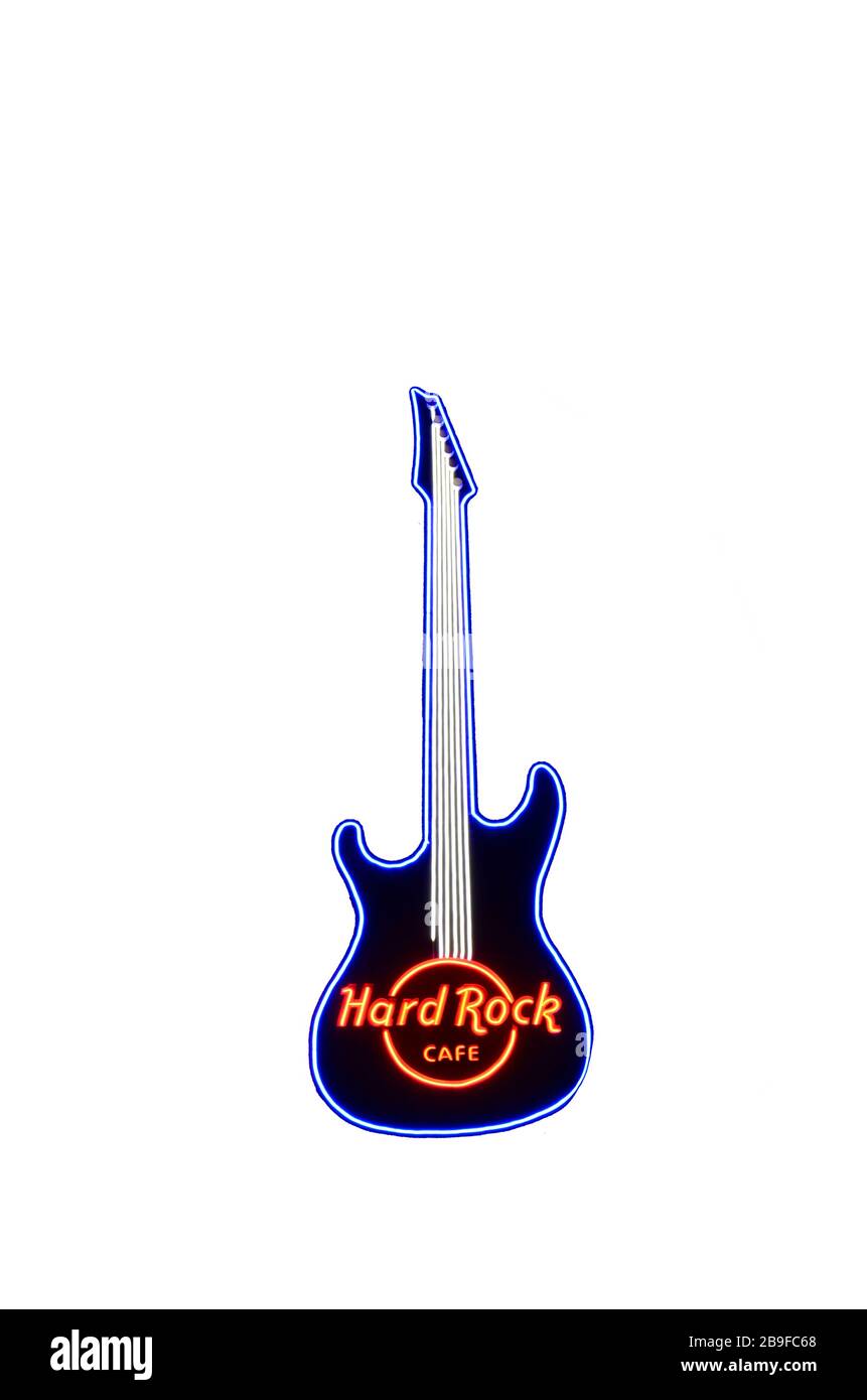 Leuchtende Gitarre beleuchtete Werbeschilder "Hard Rock Cafe" auf einem isolierten weißen Hintergrund Stockfoto
