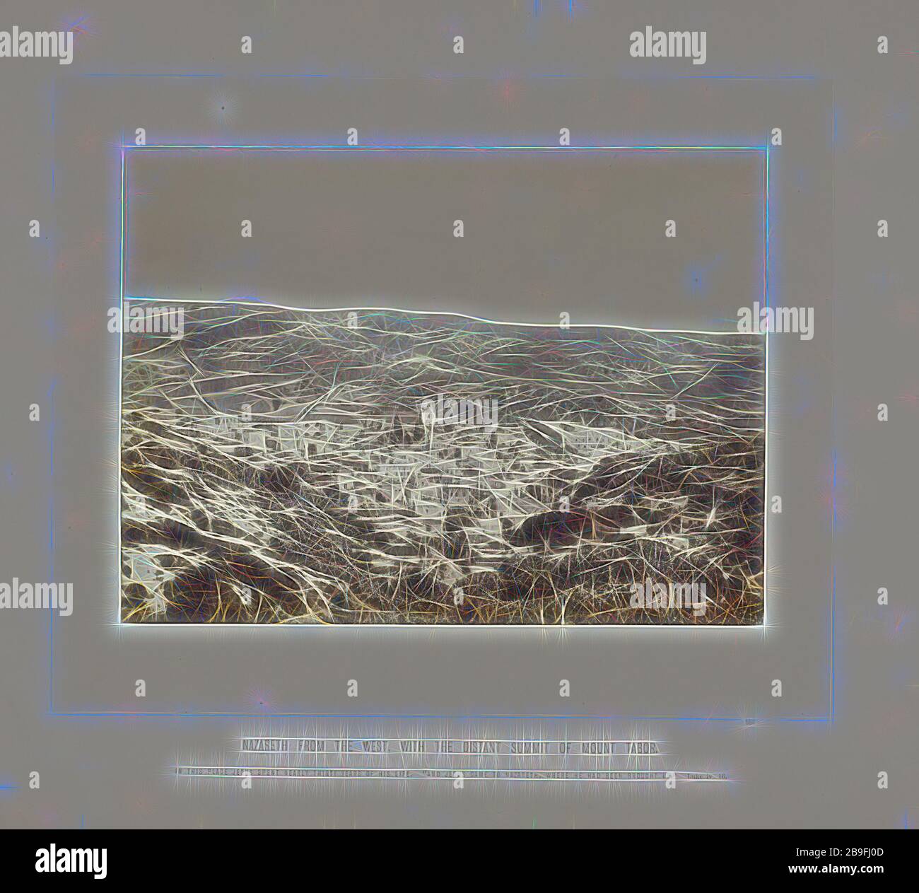 Nazareth aus dem Westen, mit dem fernen Gipfel des Mount Tabor, Orientalist Photography, F. Frith, Good, Frank M., 1860 s, von Gibon neu vorgestellt, Design von warmem, fröhlichem Leuchten von Helligkeit und Lichtstrahlen. Klassische Kunst mit moderner Note neu erfunden. Fotografie, inspiriert vom Futurismus, die dynamische Energie moderner Technologie, Bewegung, Geschwindigkeit und Kultur revolutionieren. Stockfoto