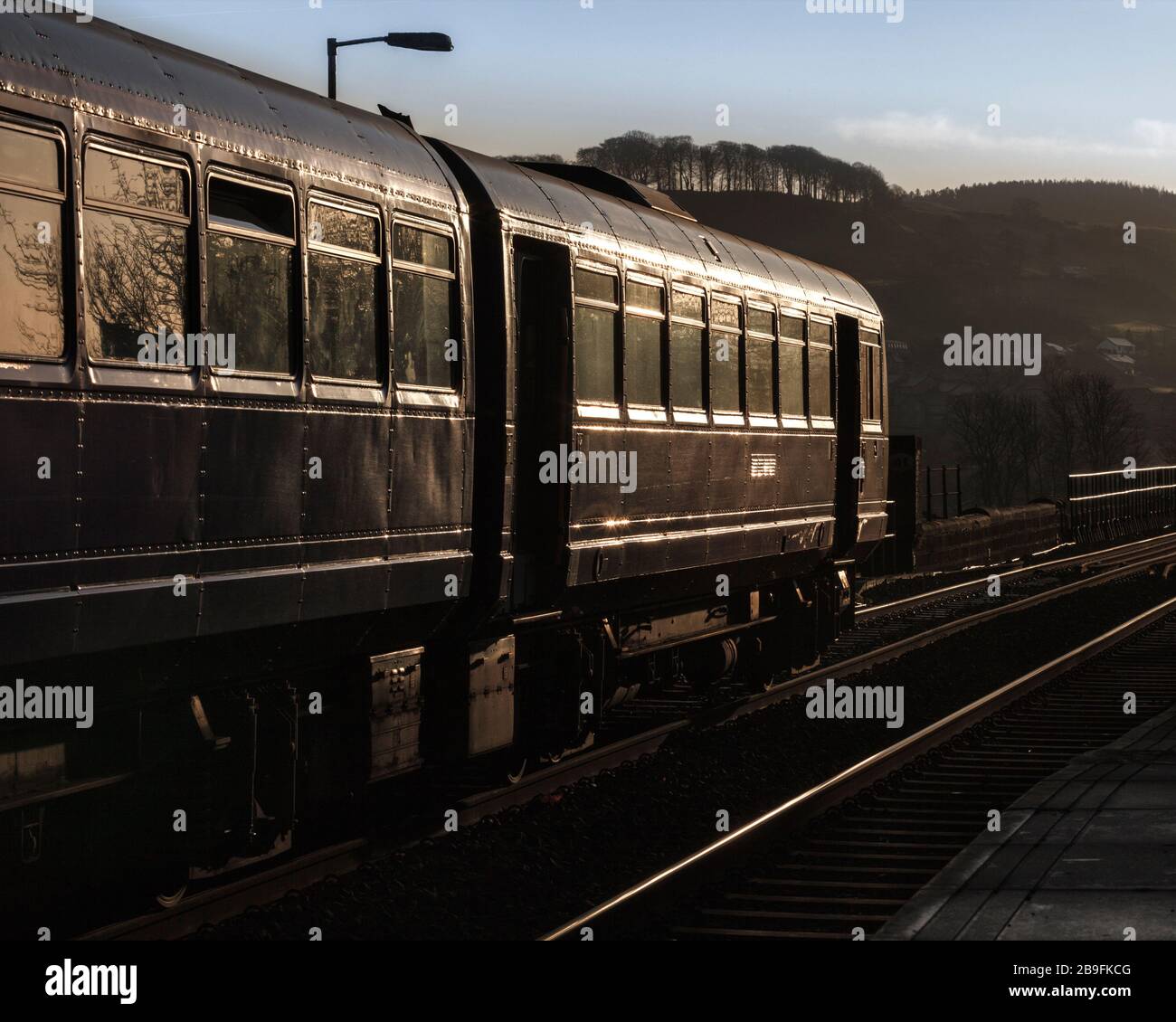 Northern Rail Klasse 142 Schrittmacherzug 142043 in Whalley, Lancashire an der Ribble Valley Line Stockfoto