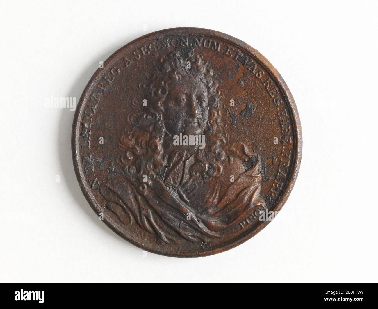 Nicolas Launay (1647-1727), Direktor der Münzmedaillen (1696-1727), 1719 Pinon. Nicolas de Launay (1647-1727), Directeur de la Monnaie des médailles (1696-1727), 1719. Bronze. Paris, musée Carnavalet. Stockfoto