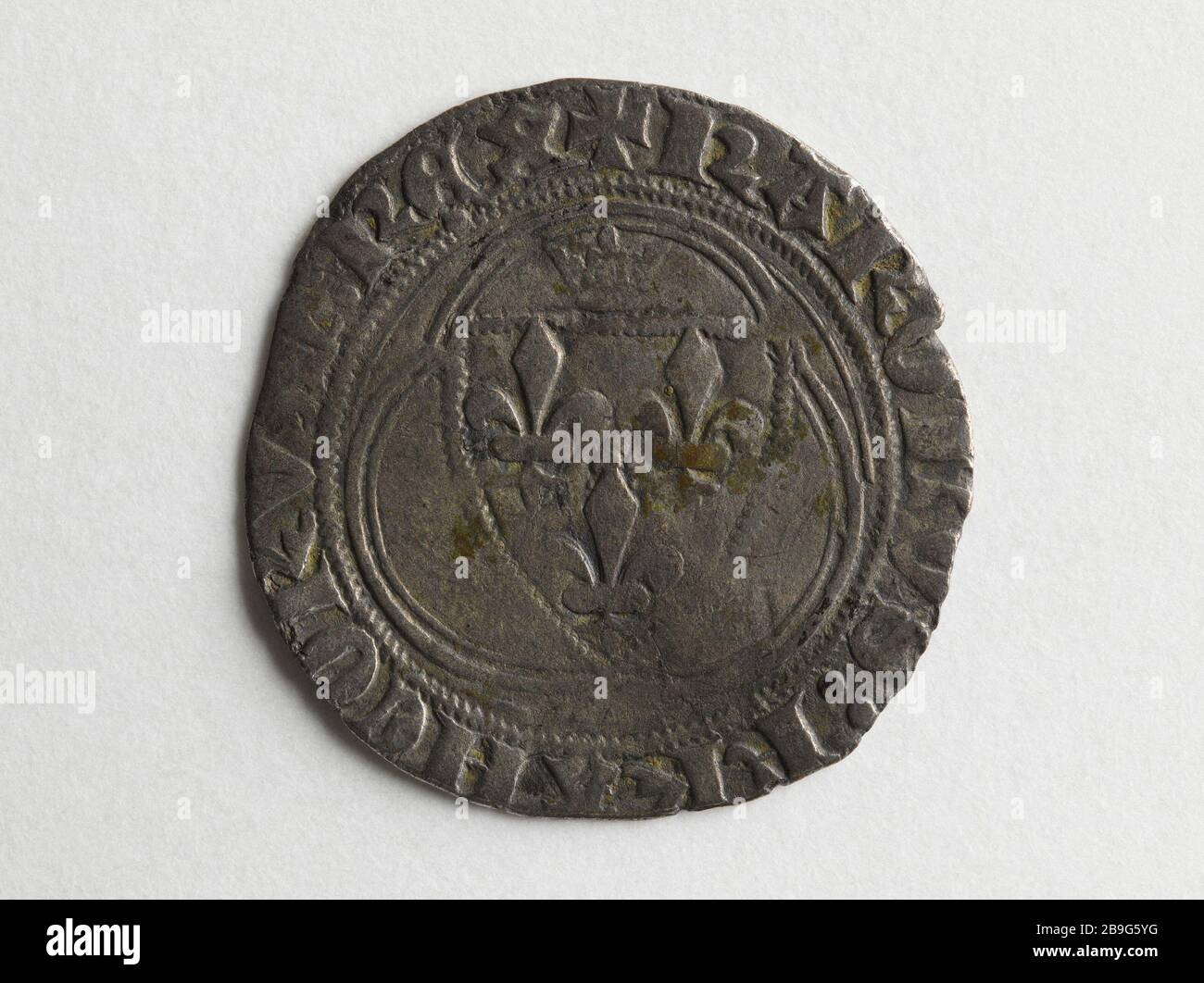 Kleine weiße bis silberne Krone von Karl VII., 1436 Anonyme. Petit blanc à la couronne en argent de Charles VII, 1436. Argent. 1436. Paris, musée Carnavalet. Stockfoto