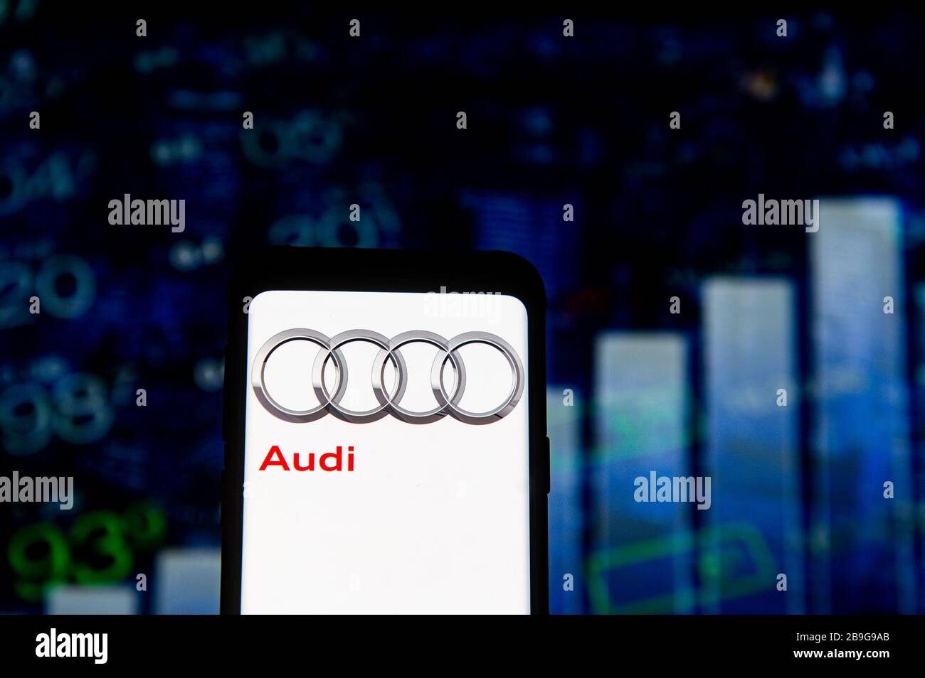 In dieser Abbildung wird ein Audi-Logo auf einem Smartphone angezeigt. Stockfoto