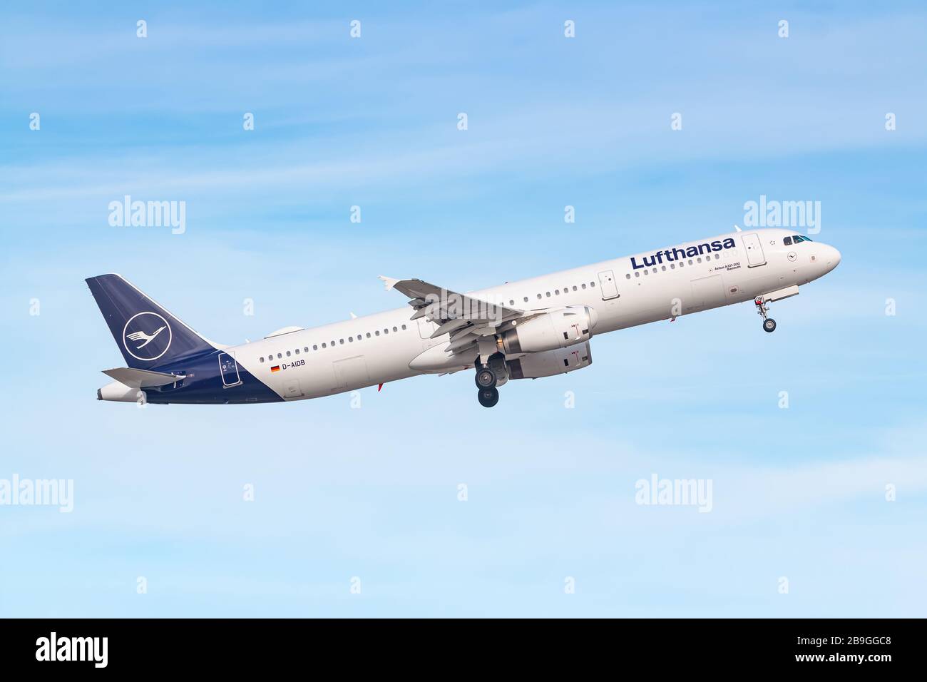 München, Deutschland - 15. Februar 2020: Lufthansa Airbus A321 Neo Airplane am Münchner Flughafen (MUC) in Deutschland. Airbus ist ein Flugzeughersteller von bis Stockfoto