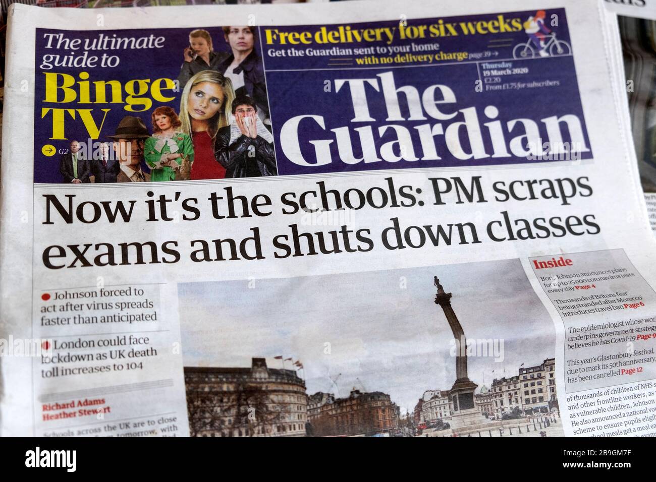 Guardian Zeitung Titelzeile 19. März 2020 "Now IT's the Schools: PM scraps examons and shuts down classes" London England Großbritannien Stockfoto