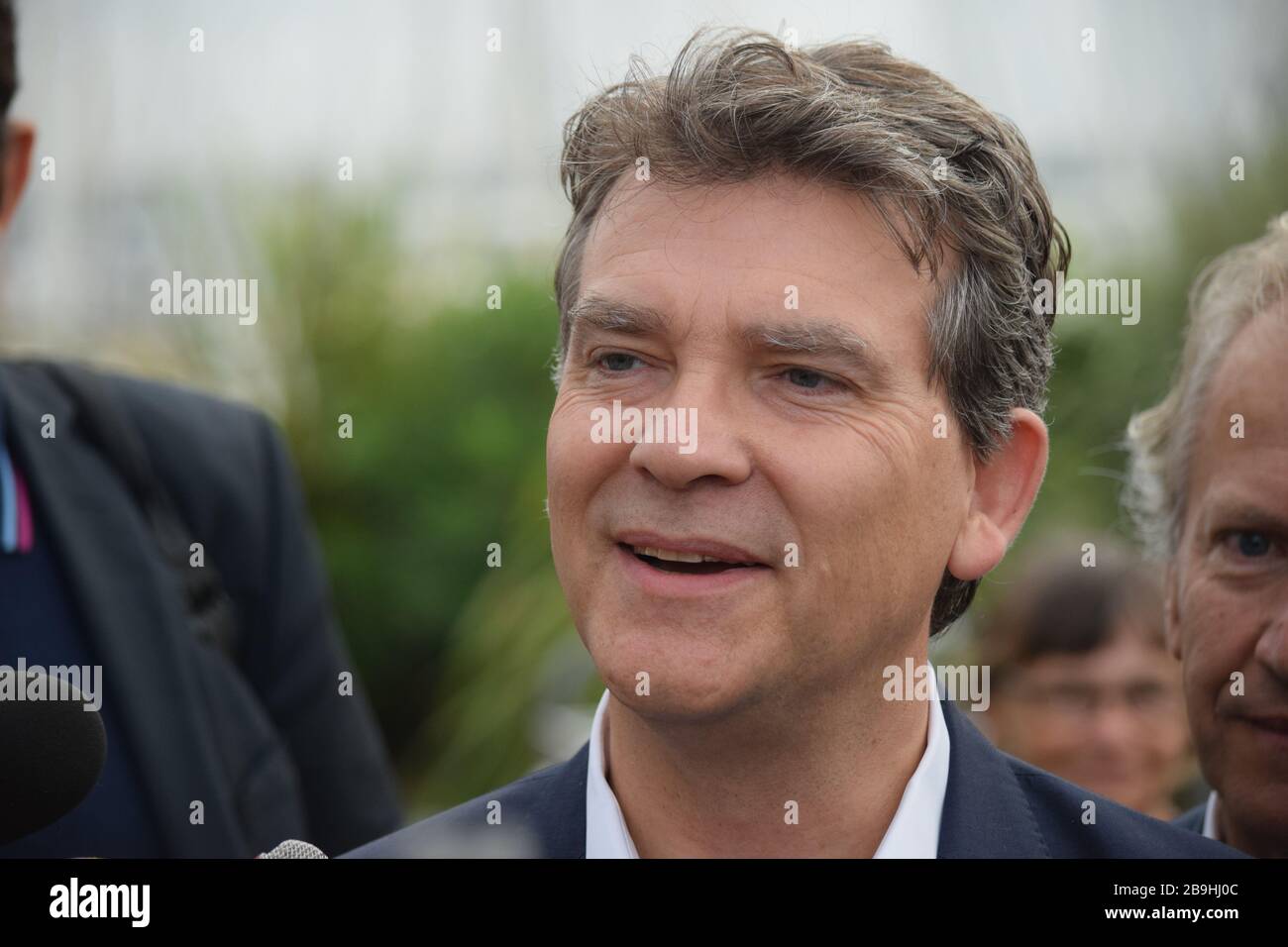 Die aufständischen Männer und Frauen protestieren an ihrer Sommeruniversität im September 2016 in La Rochelle gegen sozialistische Politiker. Stockfoto