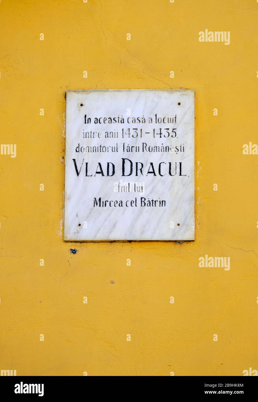 Plaque an Casa Dracula in Sighisoara Rumänien, dass Vlad Dracul von 1431 bis 1435 dort lebte Stockfoto