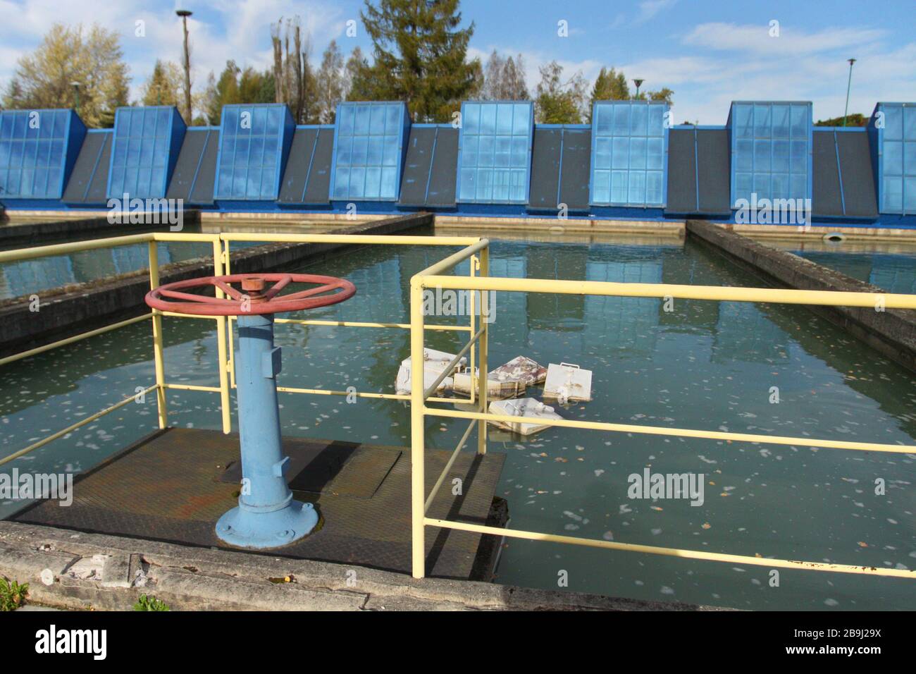 Dobczyce bei Krakow (Krakow). Polen. Die Reinwasseraufbereitungsanlage "Raba" liefert Trinkimg Wasser für Krakow aus dem Raba-Fluss. Stockfoto
