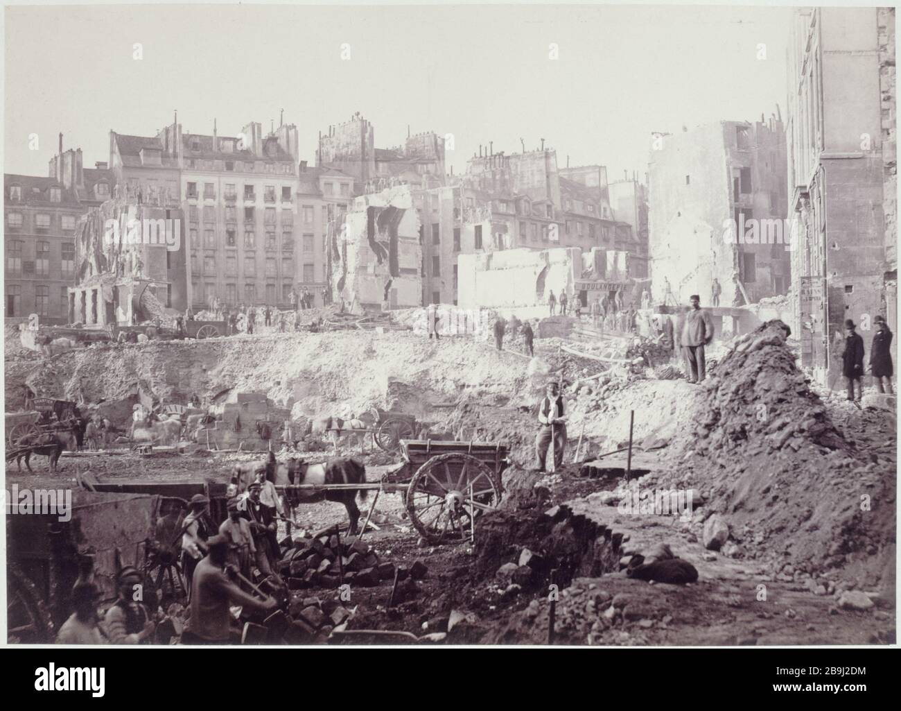 PARIS - BOHRALLEE DER OPERA Percement de l'Avenue de l'Opéra: Chantier de la Butte des Moulins, du Passage Molière, vers 1877. Photographie de Charles Marville (13-1879). Paris, musée Carnavalet. Stockfoto