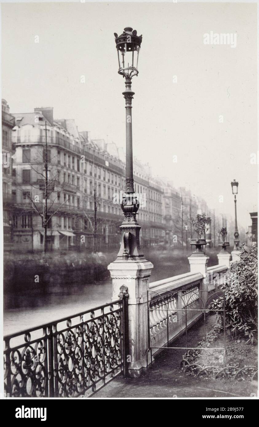 ALBUM FURNITURE 'Album mobilier urbain: Square des Arts-et-Métiers, réverbères, le Long du Boulevard Sébastopol. Photographie de Charles Marville (13-1879). Paris (IIIème arr), vers 1860. Paris, musée Carnavalet. Stockfoto