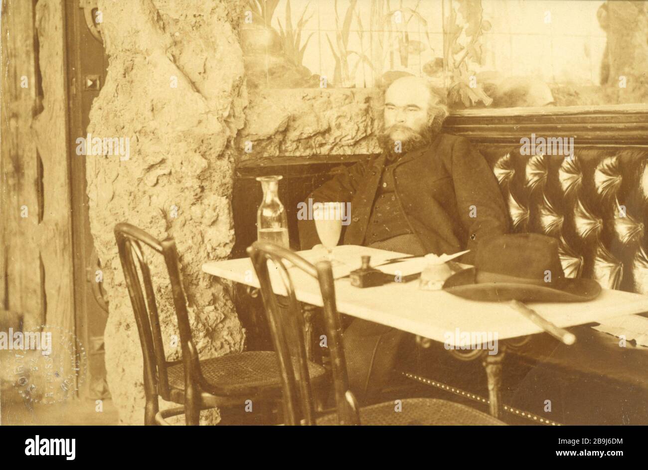 Verlaine COFFEE PROCOPE Dornac. "Verlaine au Café Procope, vers 1890". Paris, musée Carnavalet. Stockfoto