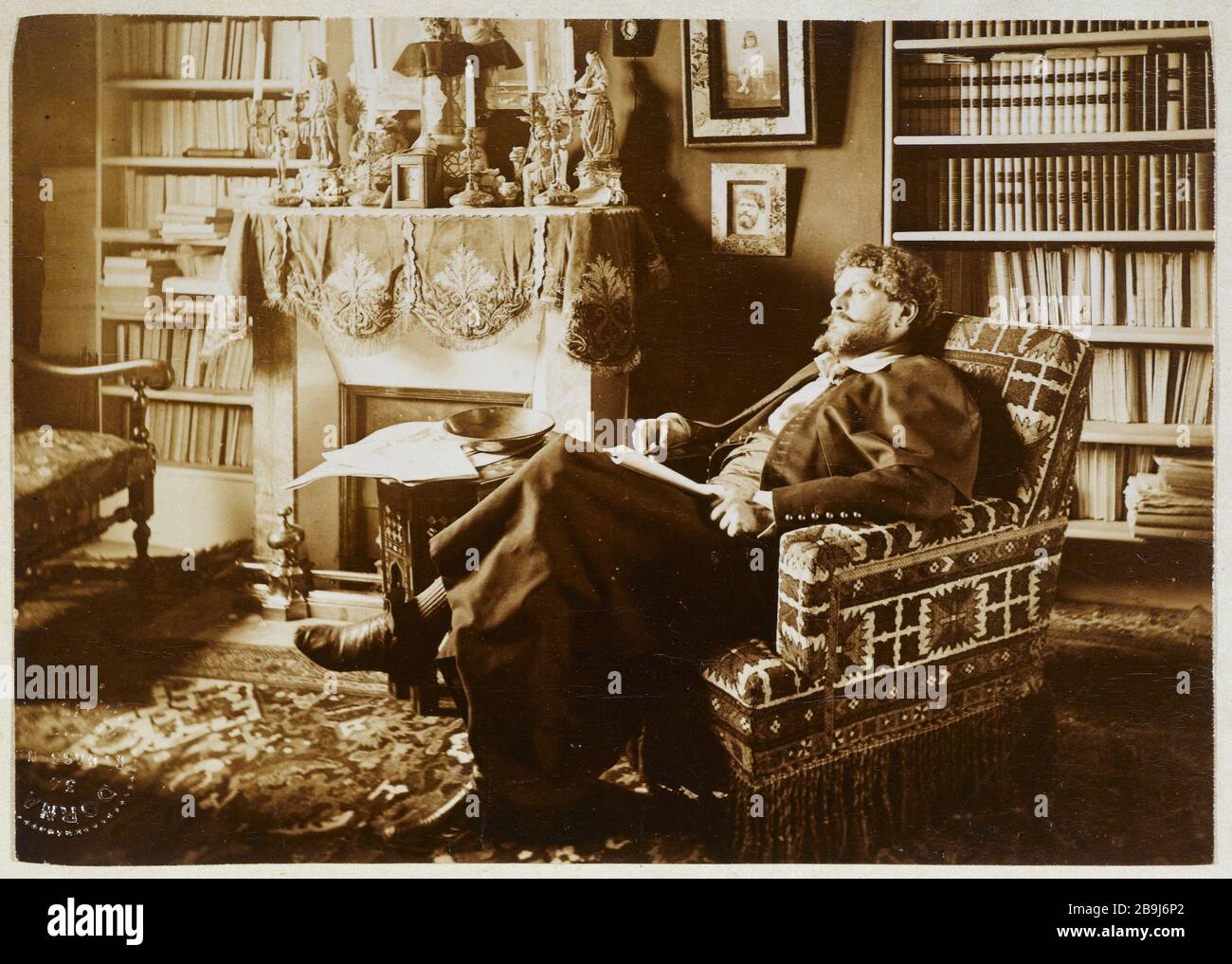 PORTRÄT DES JOHANNES IM ROLLSTUHL RICHEPIN JULES DORNAC. "Portrait de Jean Richepin dans son fauteuil, vers 1890". Paris, musée Carnavalet. Stockfoto