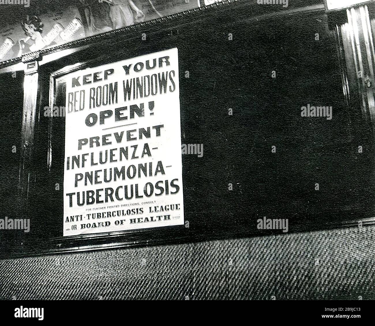Ein Schild des Cincinnati Board of Health streetcar während der Epidemie, in dem Passagiere darüber unterrichtet werden, wie sie Grippe, Pneumonie und Tuberkulose verhindern können Stockfoto