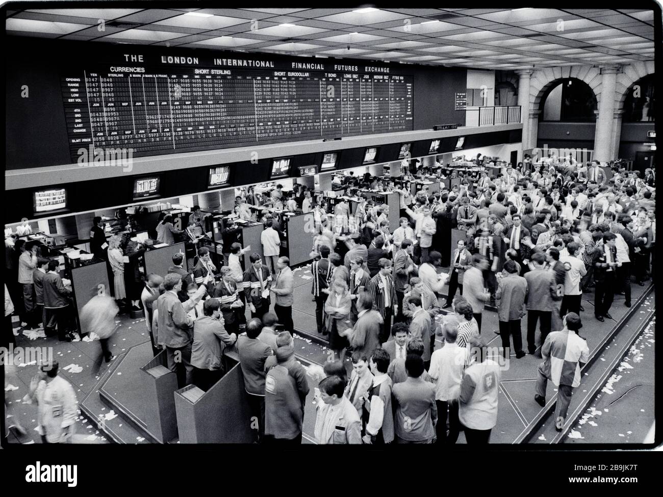 City of London LIFFE - The London International Financial Futures and Options Exchange - Trading Floor 1988 The London International Financial Futures and Options Exchange (LIFFE, sprich "Life") ist eine Terminbörse mit Sitz in London. Stockfoto