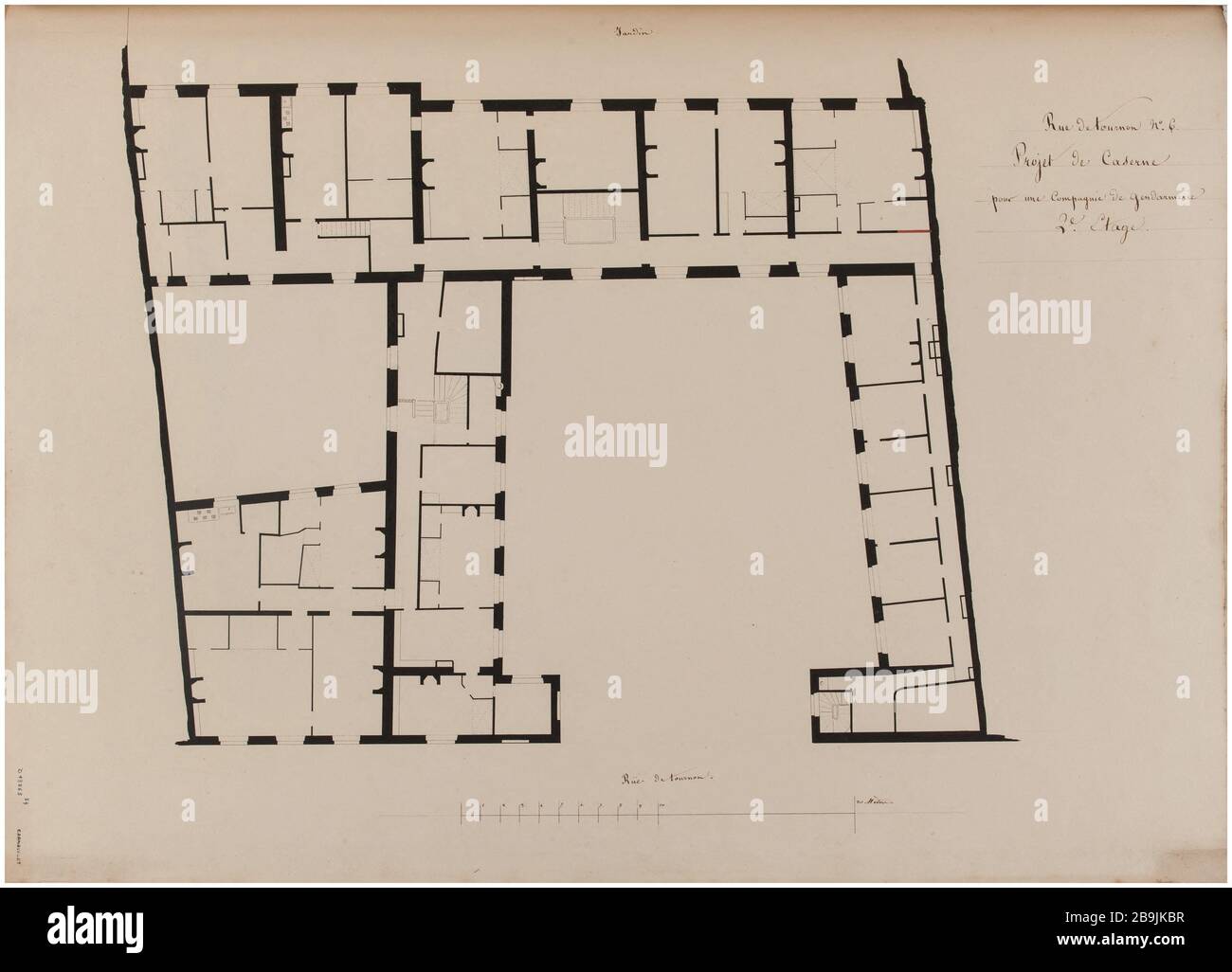 Baracke rue de Tournon: Karte der zweiten Etage des Kasernenprojekts. Charles Rohault de Fleury (1801-1875), Dessinateur. Album de 72 dessins d'Architecture. Caserne rue de Tournon: Plan du deuxième étage du projet de caserne. Plume et encre noire, lavis rouge. Paris, musée Carnavalet. Stockfoto