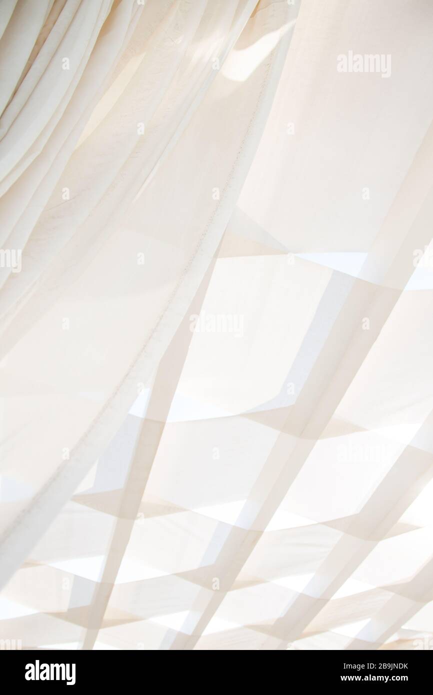 Weiße transparente Vorhänge und Shade Sail in El Gouna Ägypten Stockfoto