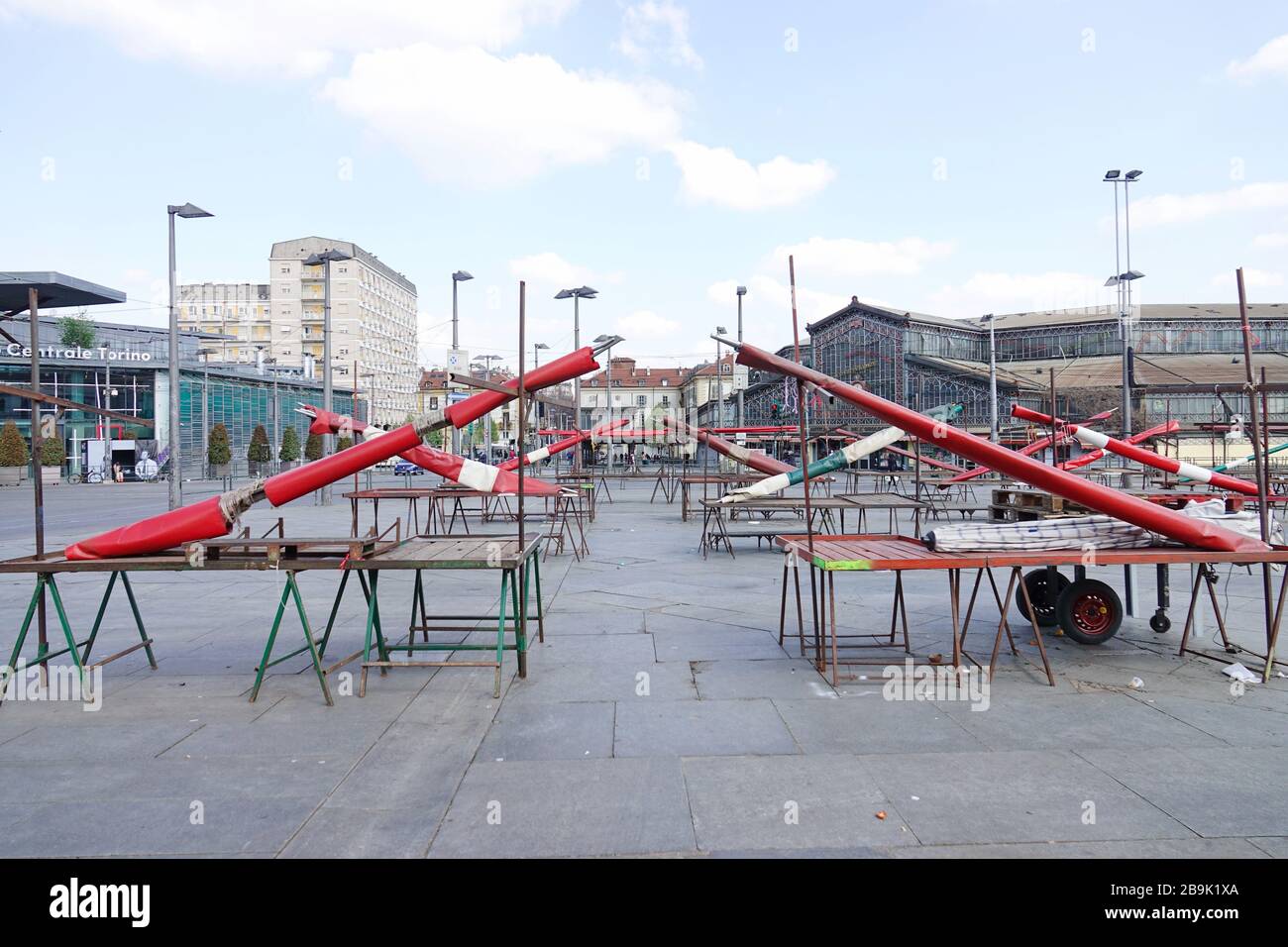 Das Coronavirus stoppt die Märkte von Turin, eine Maßnahme zum Schutz der öffentlichen Gesundheit. Turin, Italien - März 2020 Stockfoto