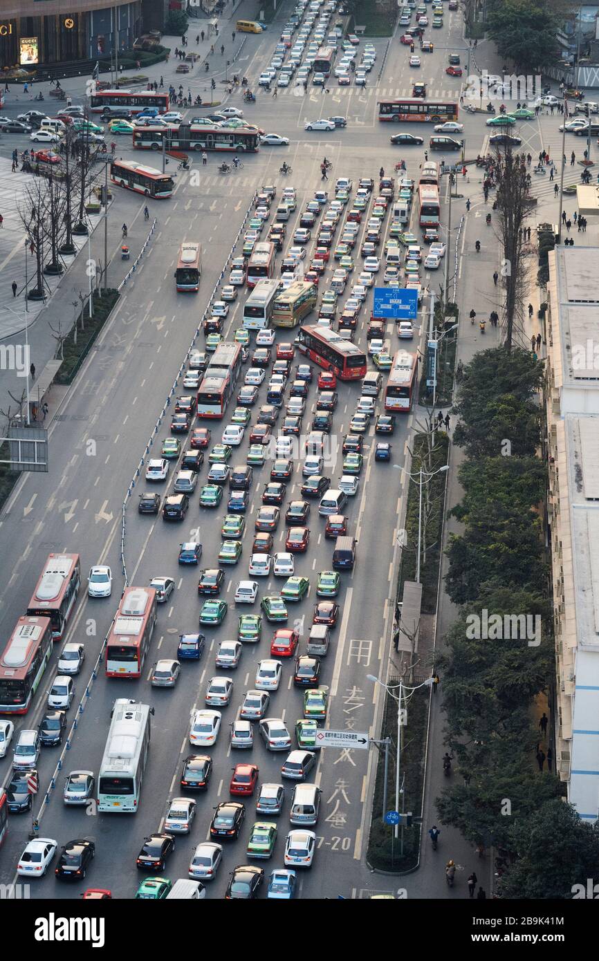 Verkehr und Staus in Chengdu, China. Stockfoto