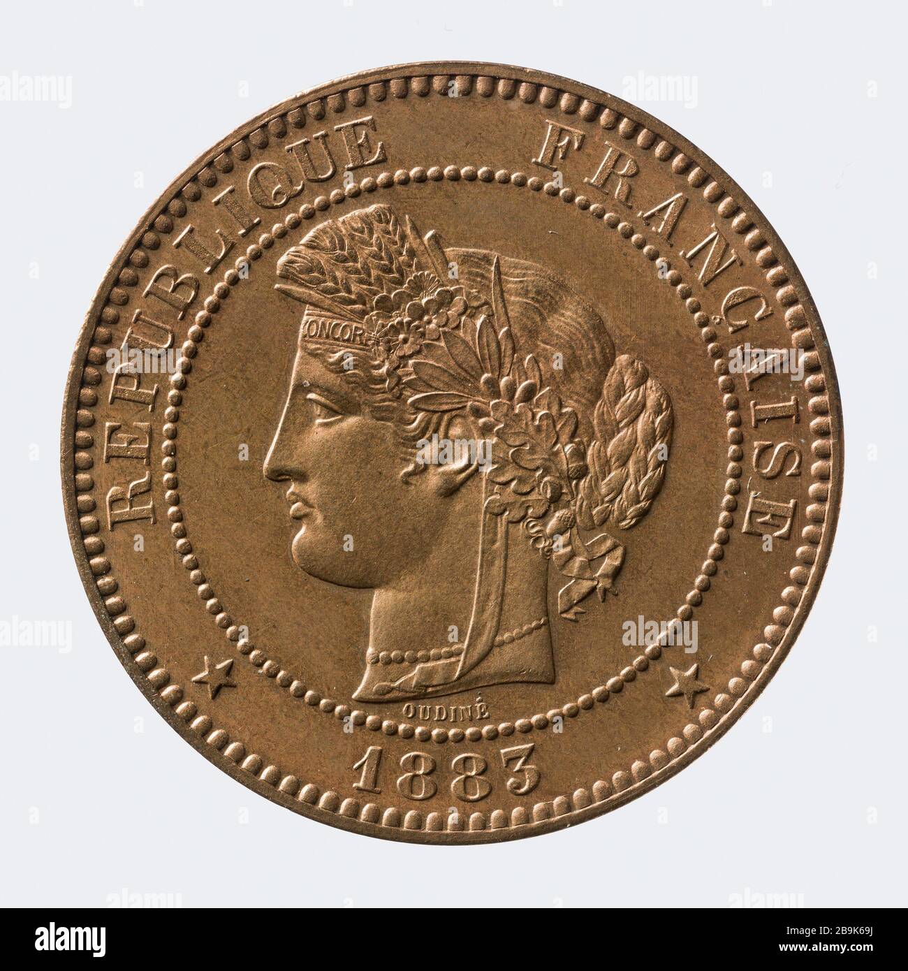10-Cent-Münze in Bronze der Dritten Republik, 1883 Eugène André Oudiné (1810-1887). pièce de 10 centimes en Bronze de la IIIe République, 1883. Bronze. 1883. Paris, musée Carnavalet. Stockfoto 10-Cent-Münze in Bronze der Dritten Republik, 1883 Eugène André Oudiné (1810-1887). pièce de 10 centimes en Bronze de la IIIe République, 1883. Bronze. 1883. Paris, musée Carnavalet. Stockfoto