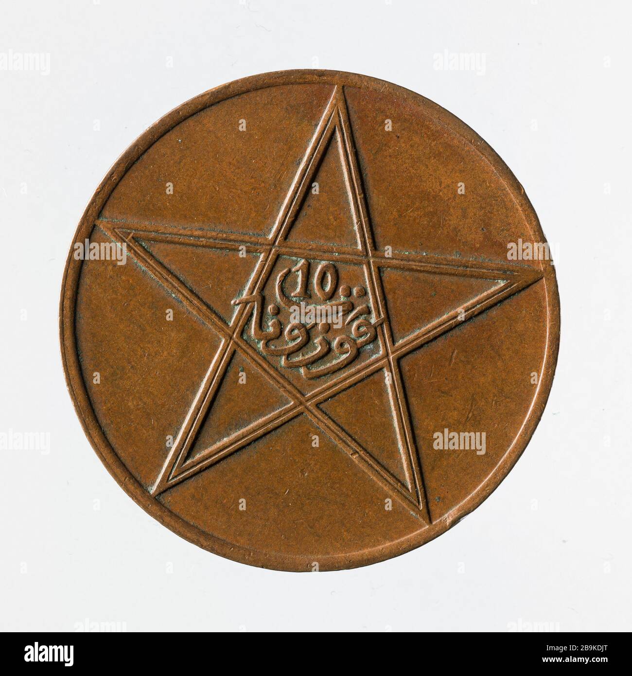 Teil 10 Bronze mazounas das französische Protektorat von Marokko, 1921 pièce de 10 mazounas en Bronze du protectorat français du Maroc, 1921. Bronze. Vers 1921. Paris, musée Carnavalet. Stockfoto