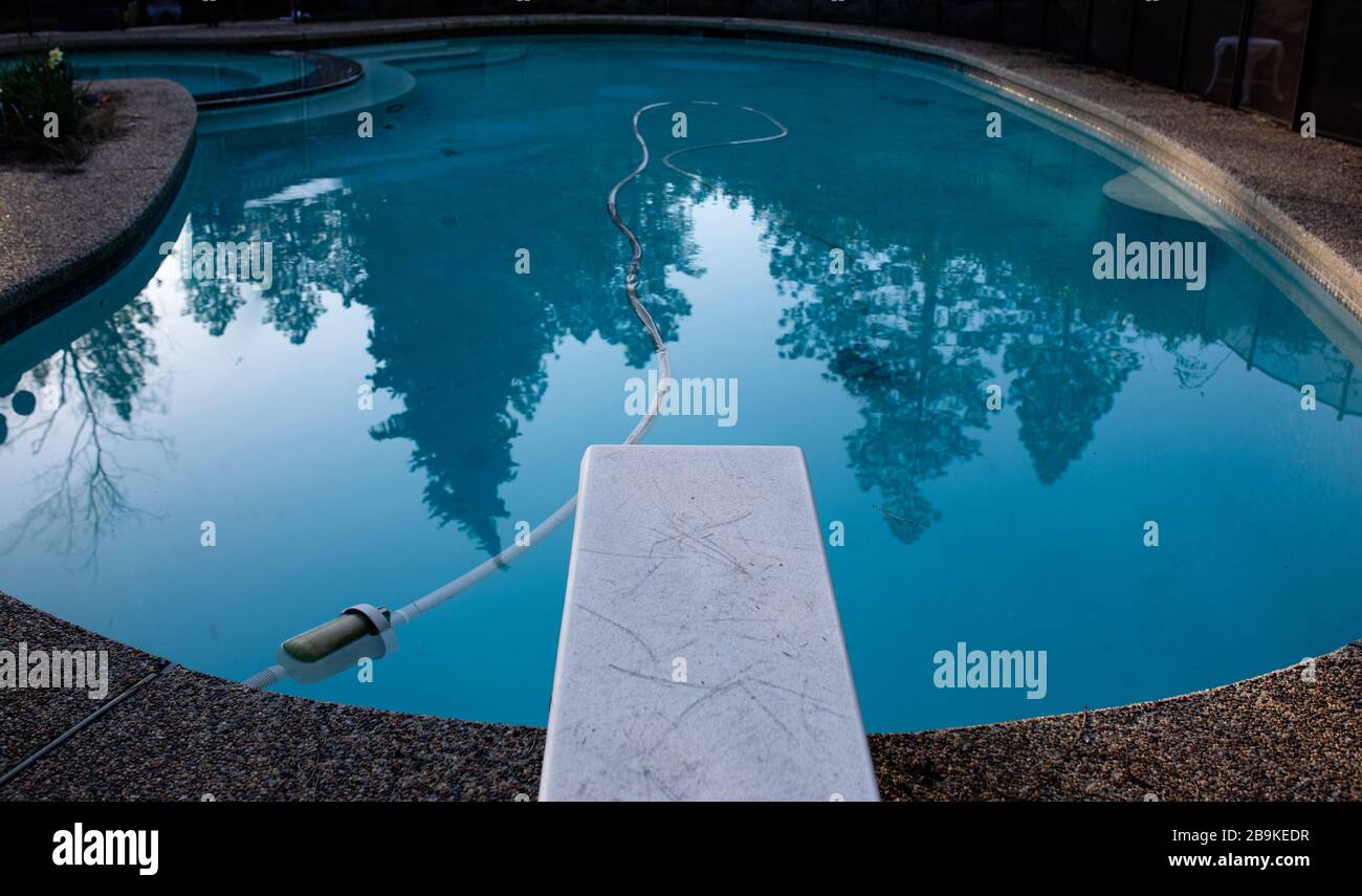 Pool Service sauber und erfrischend Pool mit blauem Wasser Stockfoto