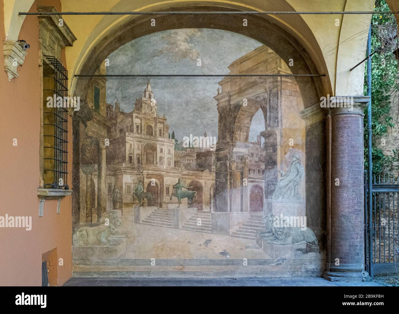 Malerisches Renaissance-Fresko im Innenhof des Collegio di Spagna (Königliches Spanisches College). Historisches Domizil für ausländische Studenten der Bologna Univer Stockfoto