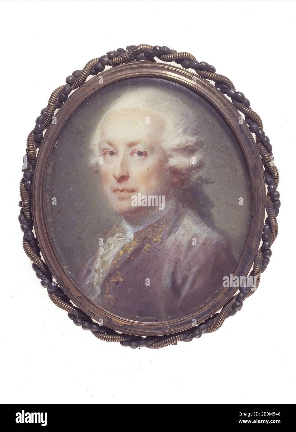 MINIATUR-OVAL-FARBE AUF ELFENBEIN-JEAN-BAPTISTE Weyler (attribué à). "Intiature ovale en gouache sur ivoire repreprésentant un Portrait d'un fermier général, dans une monture en or de couleur ou en argent partiellement doré". Gouache sur ivoire, or et argent, vers 1775-1783. Paris, musée Cognacq-Jay. Stockfoto
