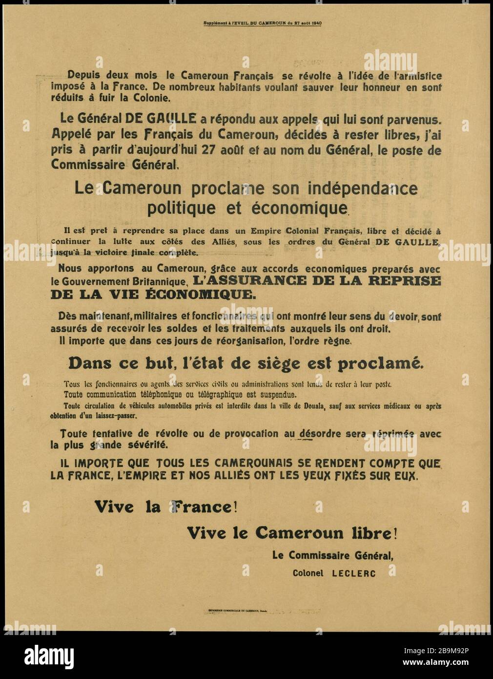 ERGÄNZUNG ZUM ERWACHEN KAMERUNS 27 AOUT 1940 ERKLÄRT KAMERUN DIE UNABHÄNGIGKEIT POLITISCH UND WIRTSCHAFTLICH GUERRE 1939-1945. "Le Cameroun proclame son indépendance politique et économique. Depuis deux mois, le Cameroun français se Révolte à l'idée de l'armistice imposé à la France...". Supplément à l'Eveil du Cameroun du 27 août 1940. Musée du Général Leclerc de Hauteclocque et de la Libération de Paris, musée Jean Moulin. Stockfoto