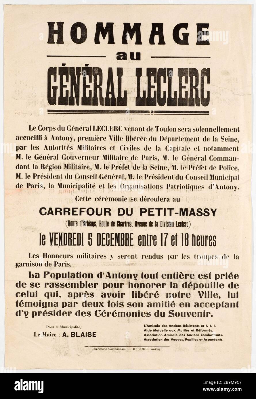 TRIBUT AN GENERAL LECLERC 'Hommage au général Leclerc... Cette cérémonie se déroulera au ...". Imprimerie Commerciale, H. Louis, Antony, 1947. Musée du Général Leclerc de Hauteclocque et de la Libération de Paris, musée Jean Moulin. Stockfoto