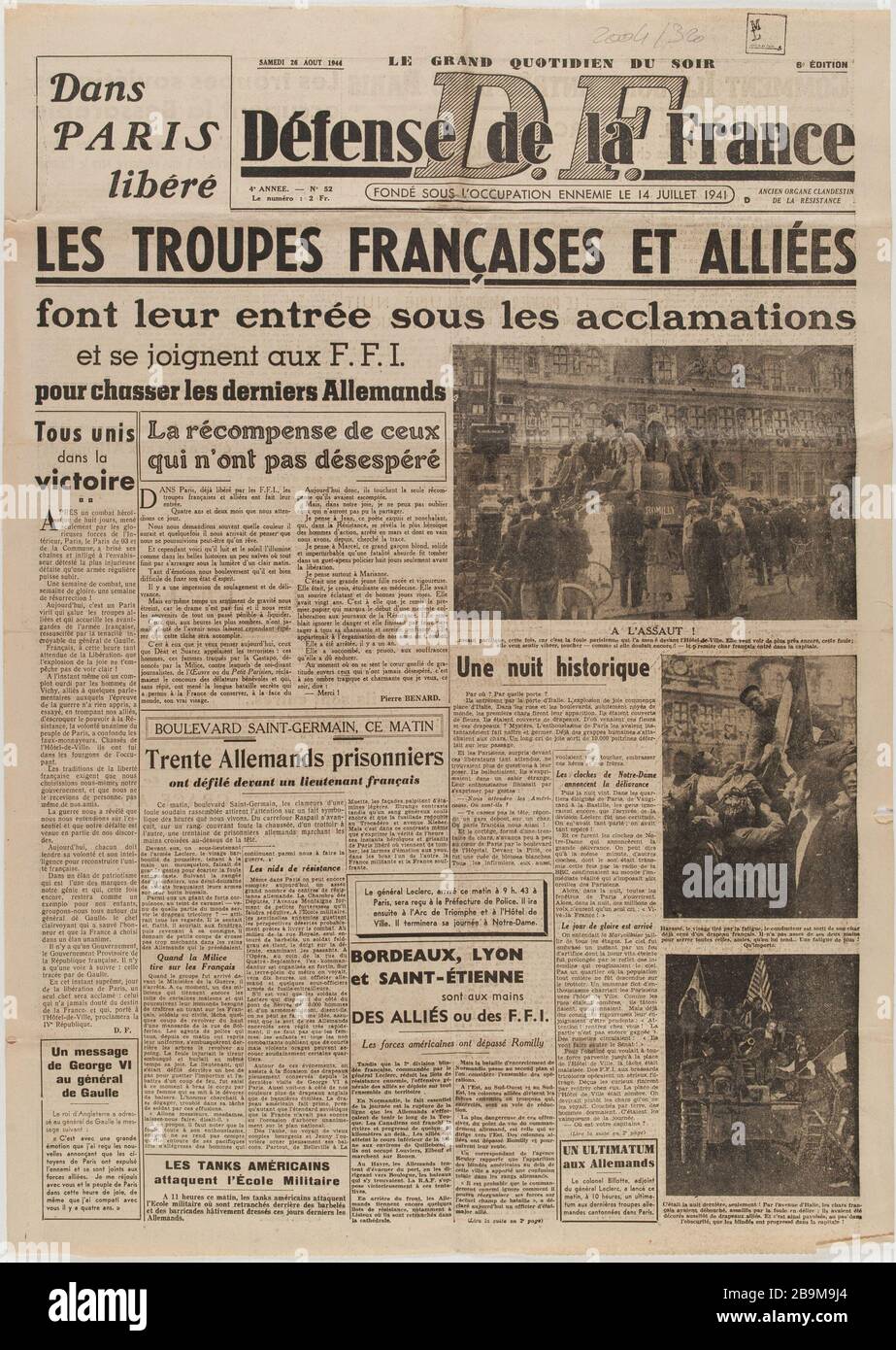 Journal 'Defense of France' vom 26. August 1944 Journal 'Défense de la France' du 26 août 1944. Papierimprimé, 1944. Musée du Général Leclerc de Hauteclocque et de la Libération de Paris, musée Jean Moulin. Stockfoto