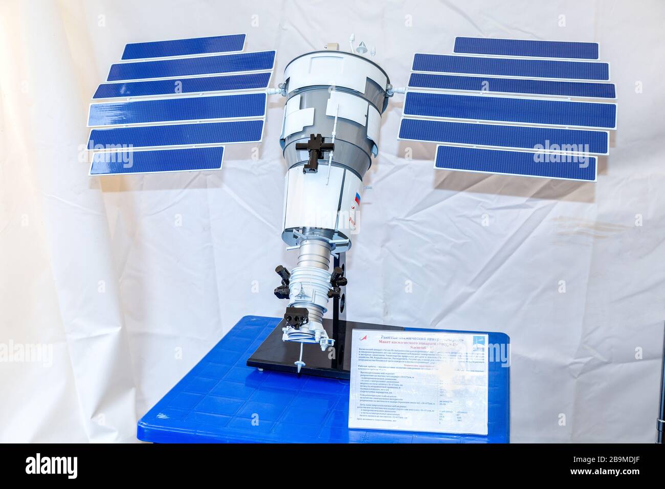 Samara, Russland - 4. November 2017: Raumsonde Mockup Resurs-P auf der freien Außenposition auf dem Kuibyschew Platz Stockfoto