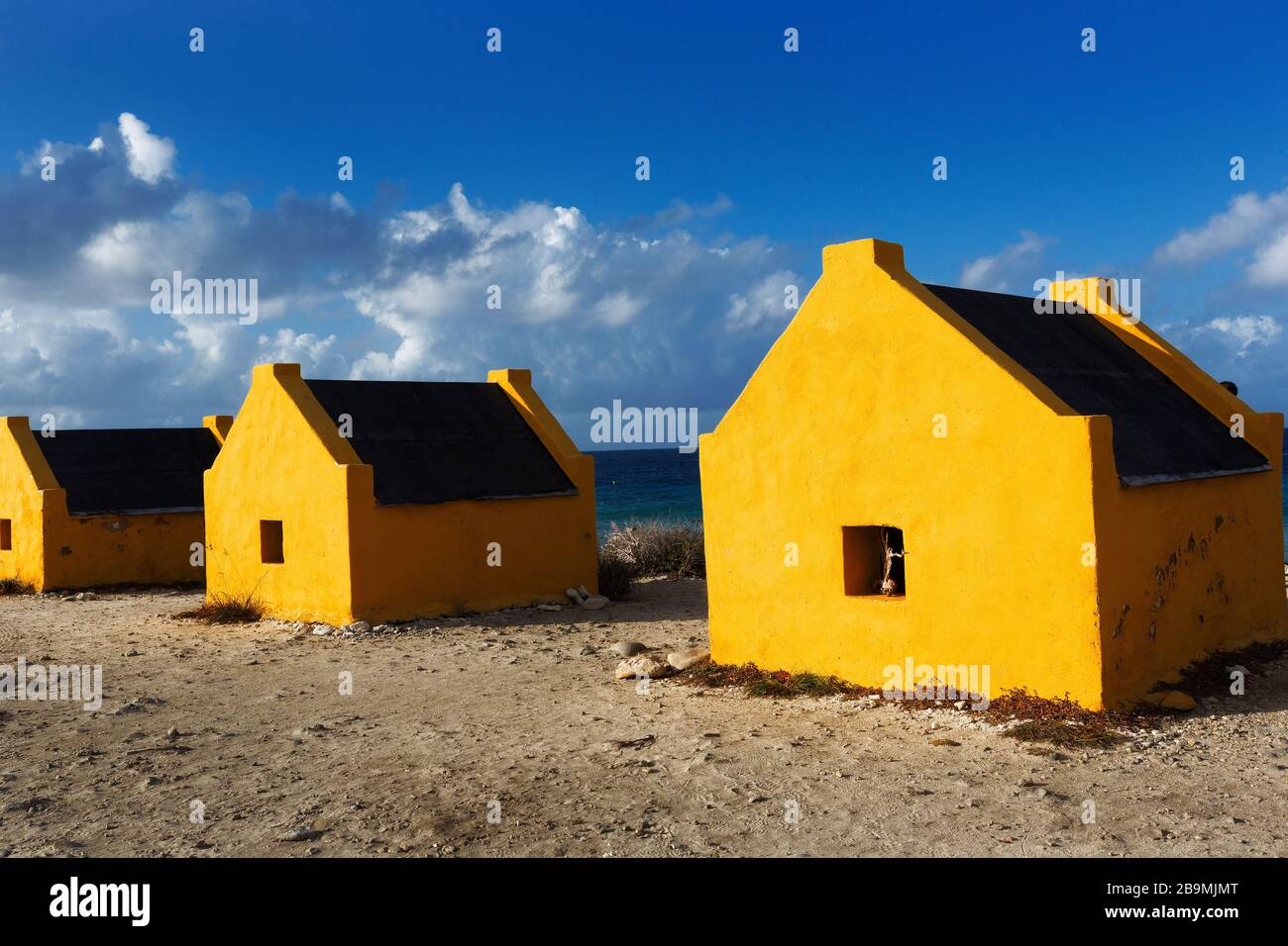 Historische Orangen-Sklaven-Hütten an der Küste von Bonaire, der ABC-Inseln Dutch Antillies, Karbbohee Stockfoto