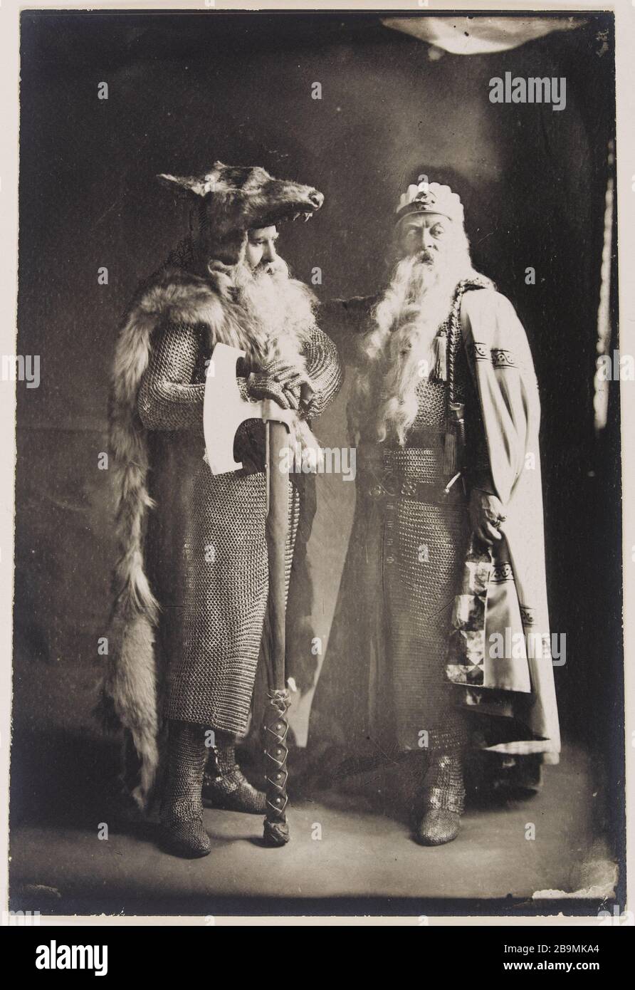 DIE Burggrafen Mounet SULLY UND PAUL Mounet IN DEN BERUFSROLLEN UND MAGNUS, KOMÖDIE FRENCH 1902 'Les Burgraves', drame historique de Victor Hugo. Mounet Sully et Paul Mounet dans les rôles de Job et Magnus, Comédie-Française. Anonyme. 1902. Paris, Maison de Victor Hugo. Stockfoto