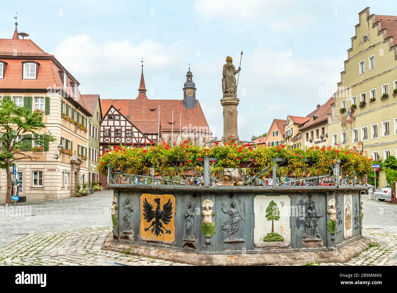 Röhrenbrunnen am Marktplatz von Feuchtwangen, Bayern, Süddeutschland Stockfoto