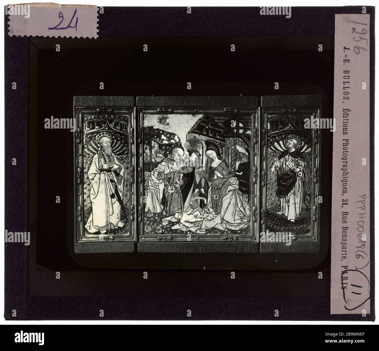 Emaux. Tryptique Emaux. "Triptyque". Plaque de projection noir et blanc. 1900-1930. Photographie de Jacques-Ernest Bulloz (1858-1942). Musée des Beaux-Arts de la Ville de Paris, Petit Palais. Stockfoto