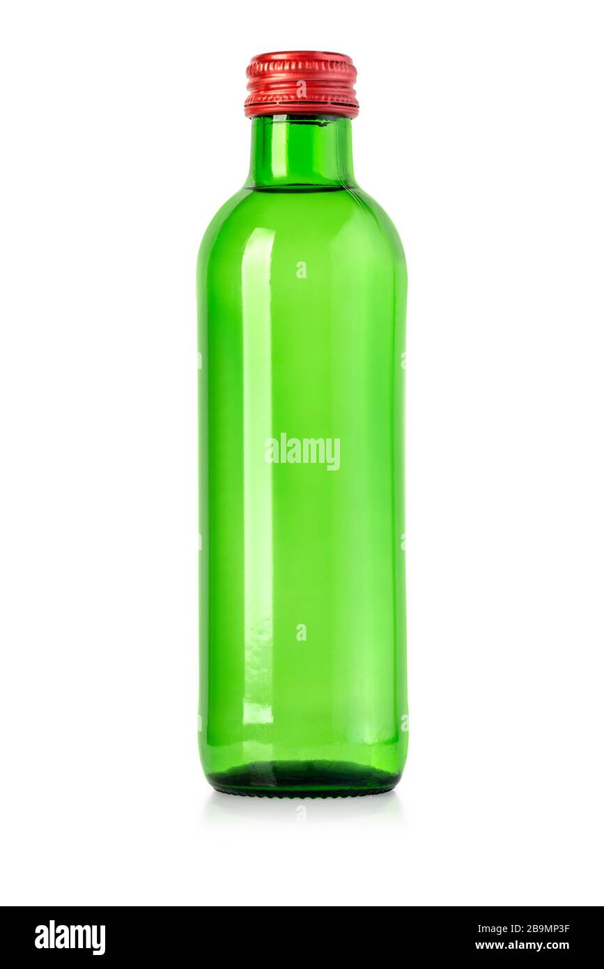 Grünes Glas Wasser Flasche auf Weiß mit Freistellungspfad isoliert Stockfoto