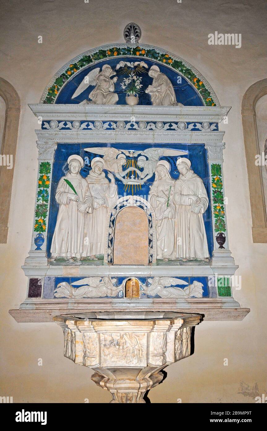 Terrakotta-Skulptur Altare dei Gigli von Andrea della Robbia (1435-1525), Kathedrale Santa Maria Assunta in Montepulciano, Toskana, Italien Stockfoto