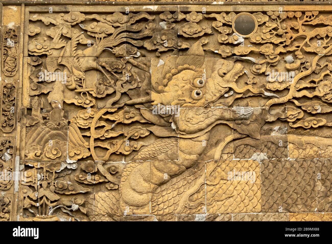 Geschnitztes Steinbass-Relief von Qilin, Ming-Zeit, Fangta-Park, Songjiang, Shanghai, China Stockfoto