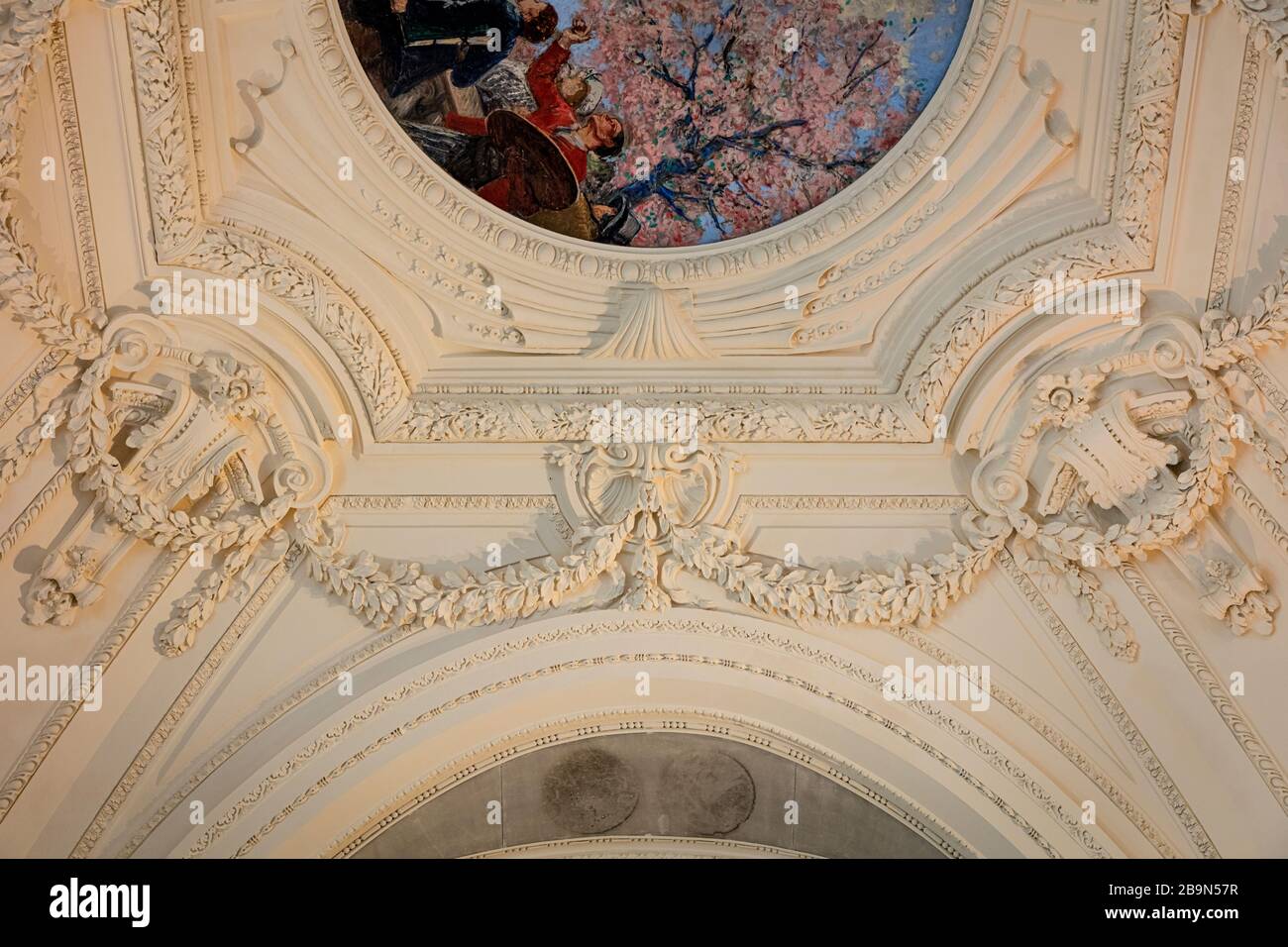 Verzierte Deckendetails im Petit Palais, Paris, Frankreich Stockfoto