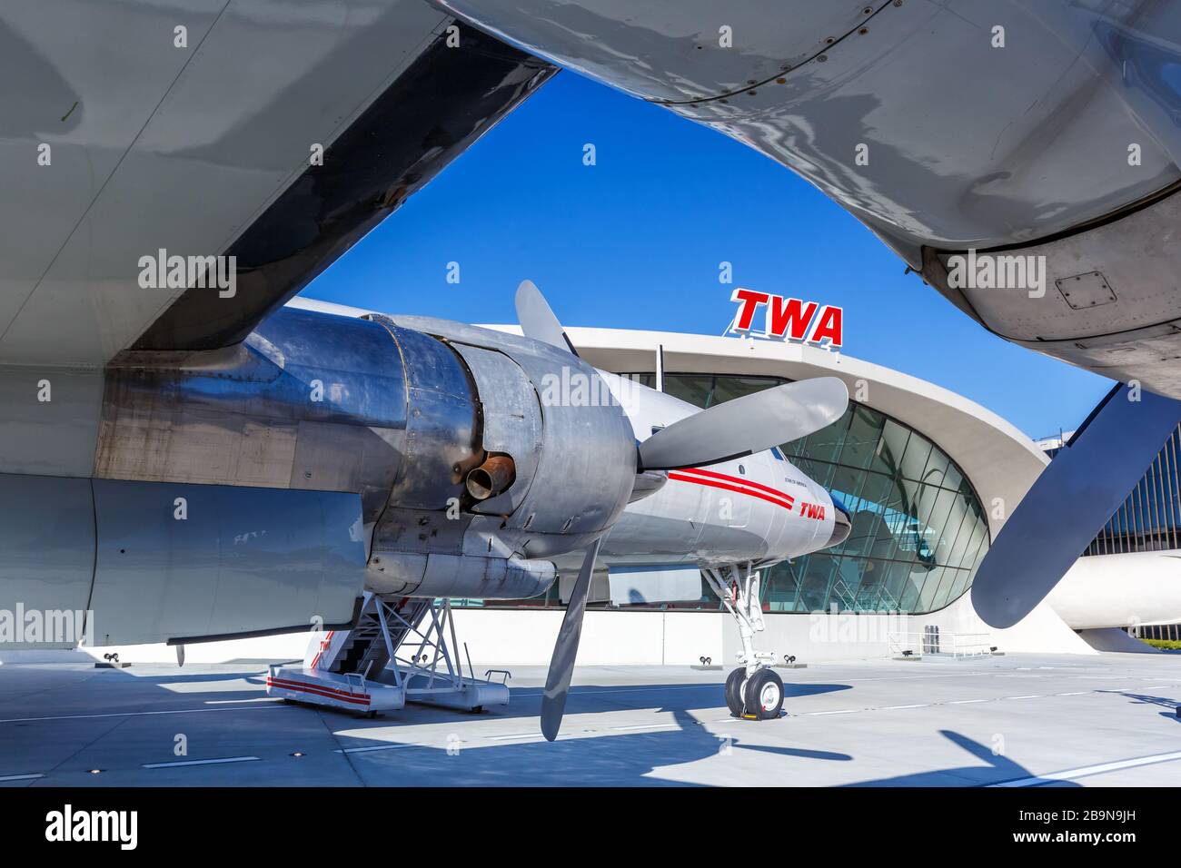 New York City, New York - 29. Februar 2020: TWA Trans World Airlines Lockheed L1649A Starliner Flugzeug am New York JFK Airport (JFK) in New York. Stockfoto