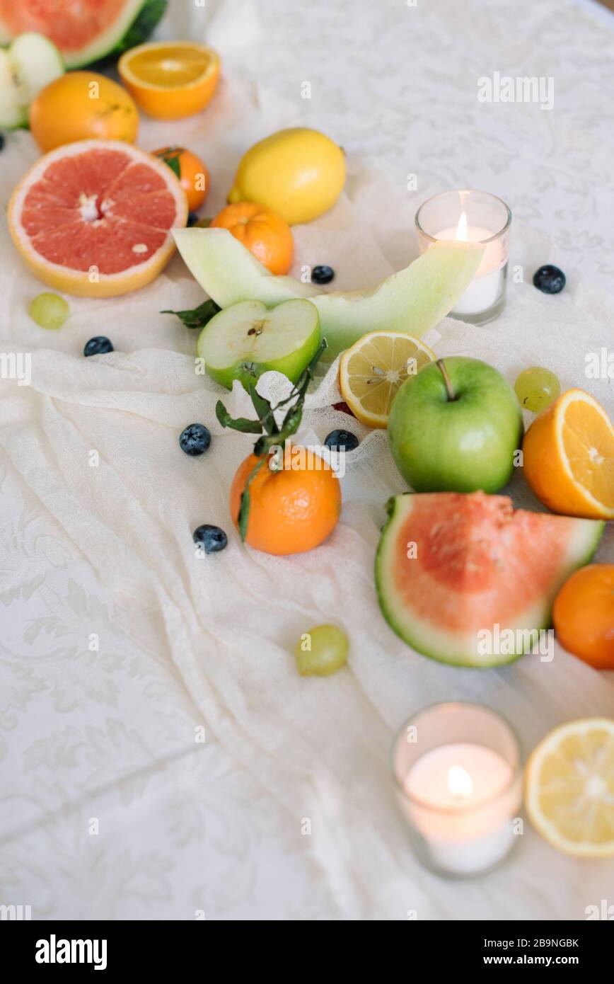 Obstzentriertes Display für Partydekor Stockfoto