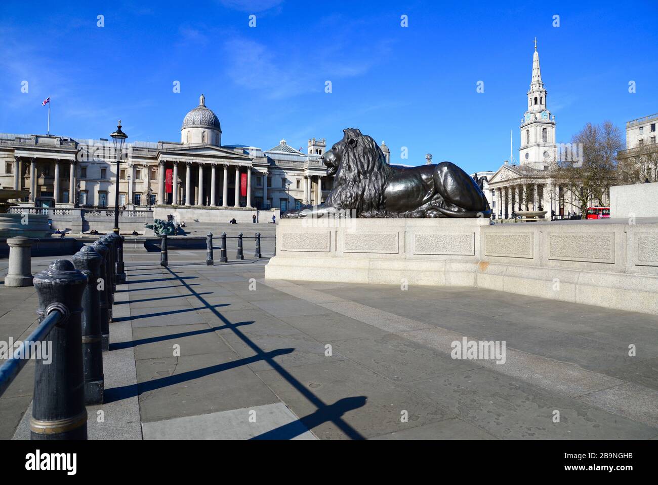 Ein desertierter Trafalgar Square, am Tag vor der Londoner Sperrung infolge der Coronavirus Pandemie 2020 Stockfoto Ein desertierter Trafalgar Square, am Tag vor der Londoner Sperrung infolge der Coronavirus Pandemie 2020 Stockfoto